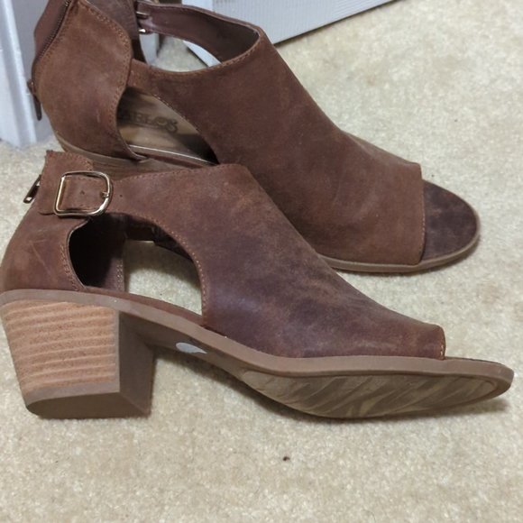 Carlos Santana suede cutout booties - Picture 3 of 5